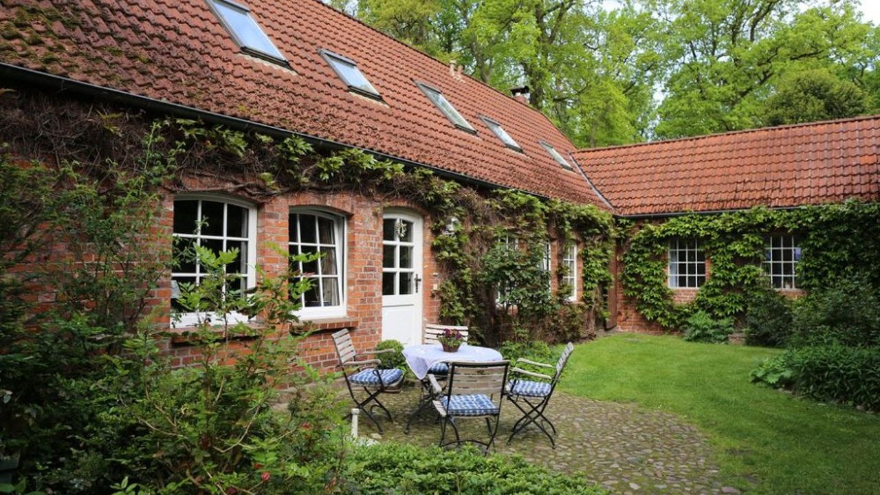 Innenhof mit Sitzgelegenheit Innenhof mit Sitzgelegenheit